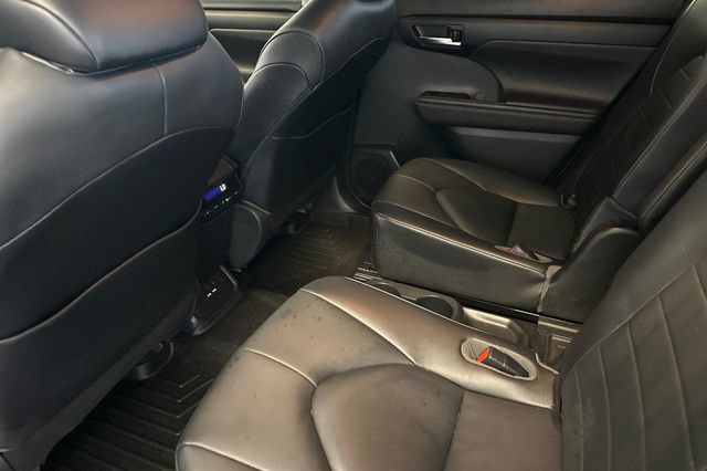 Certified 2020 Toyota Highlander XLE FWD image 16