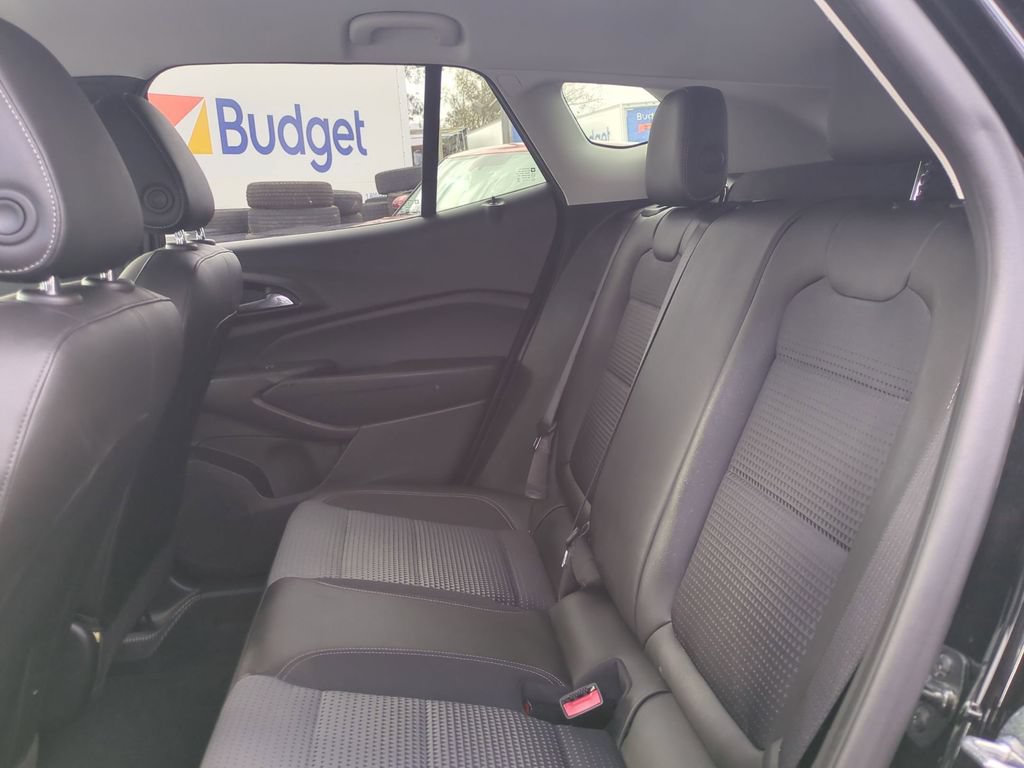 Used 2025 Chevrolet Trax LT w/ LT Convenience Package FWD image 26