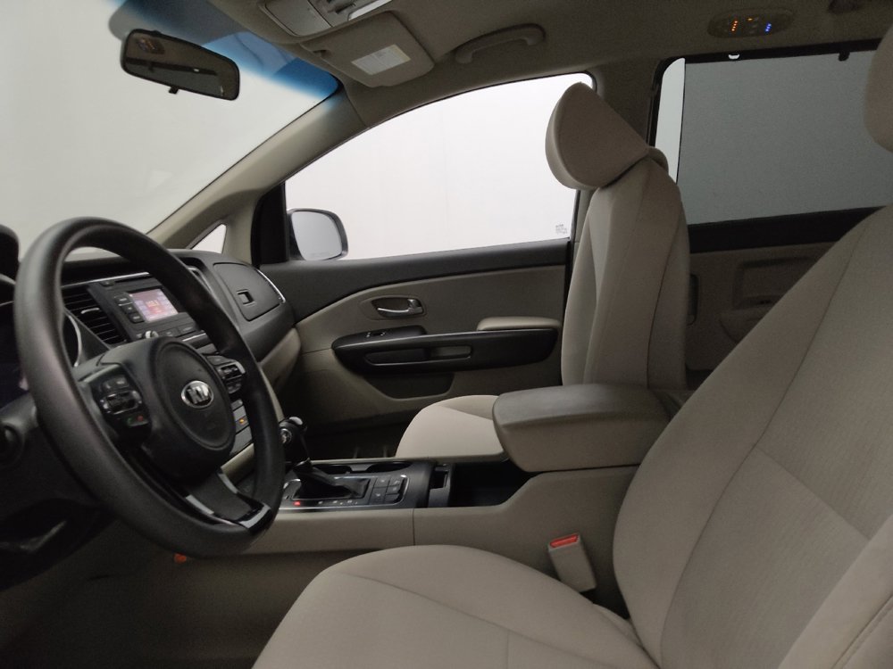 Used 2016 Kia Sedona LX w/ Option Group 020 FWD image 17