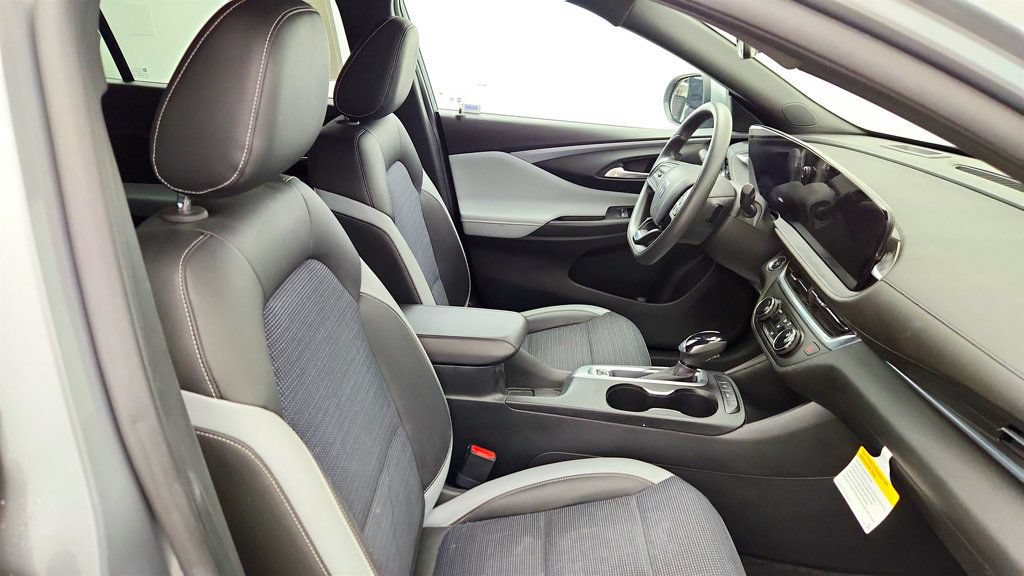 Used 2024 Buick Envista Preferred FWD image 24