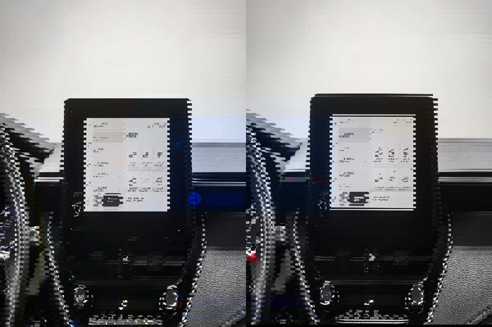 Used 2024 Toyota Corolla SE w/ SE Premium Package image 14