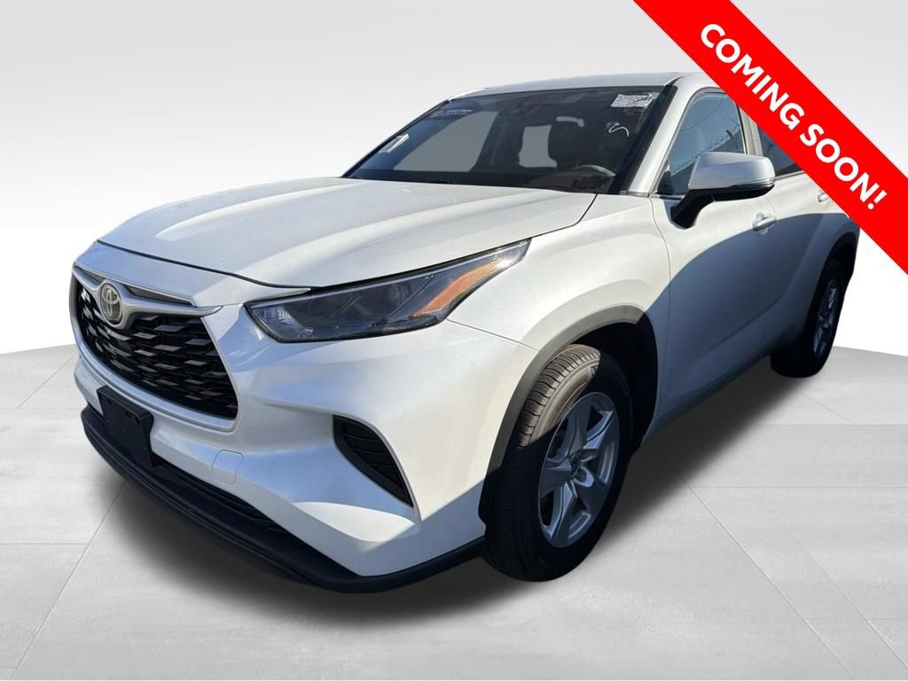 Used 2023 Toyota Highlander L FWD image 1