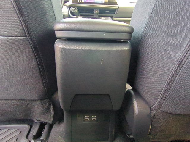 Used 2024 Toyota Prius LE FWD image 16