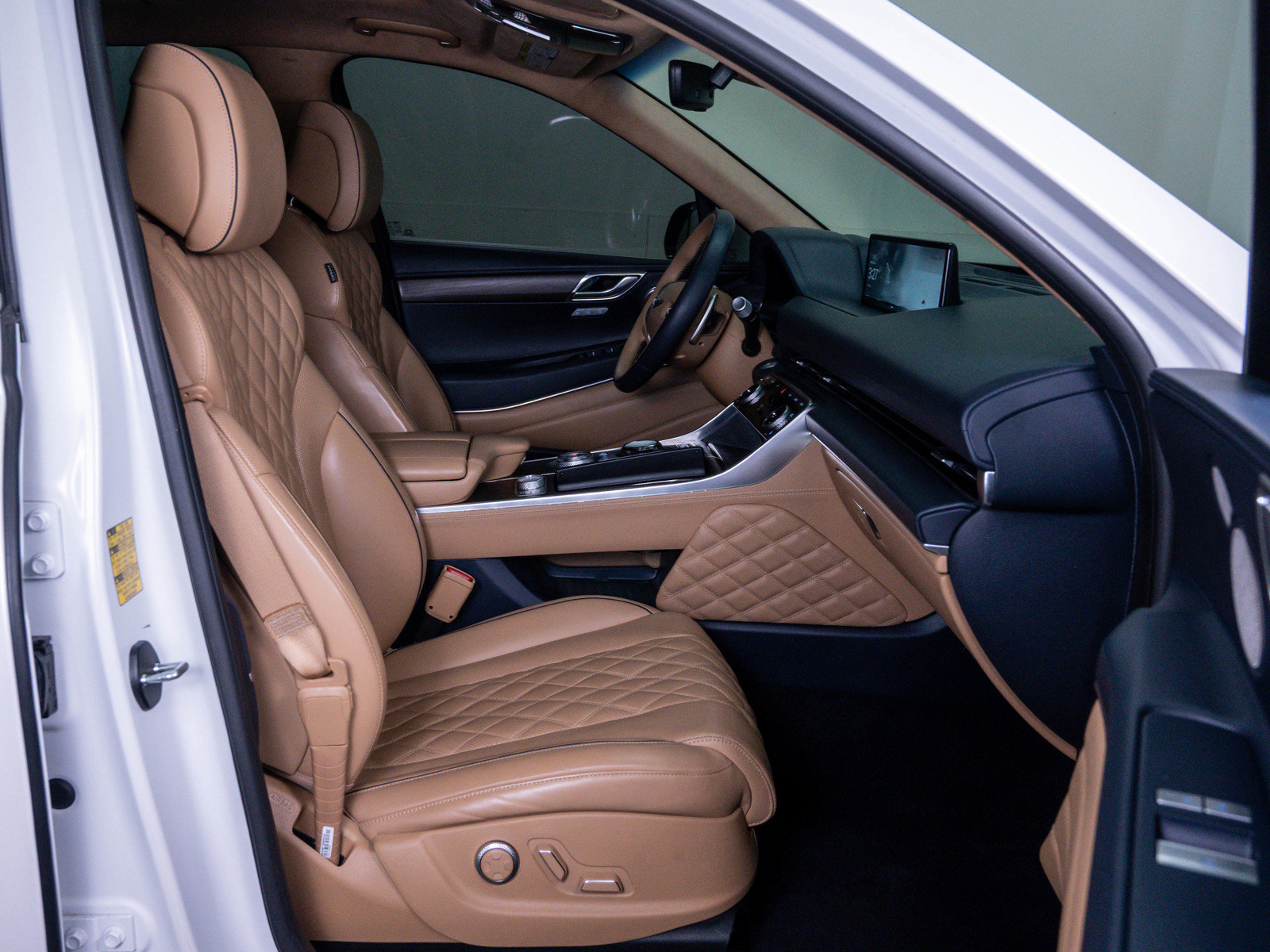 Used 2023 Genesis GV80 3.5T w/ Prestige Matte Package image 11
