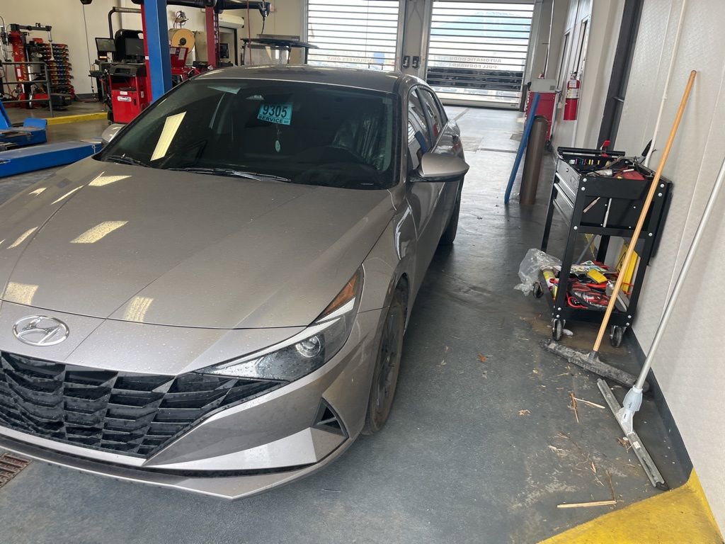 Used 2023 Hyundai Elantra SEL FWD image 5