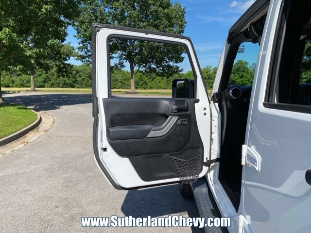 Used 2016 Jeep Wrangler Unlimited Sahara AWD/4WD image 12