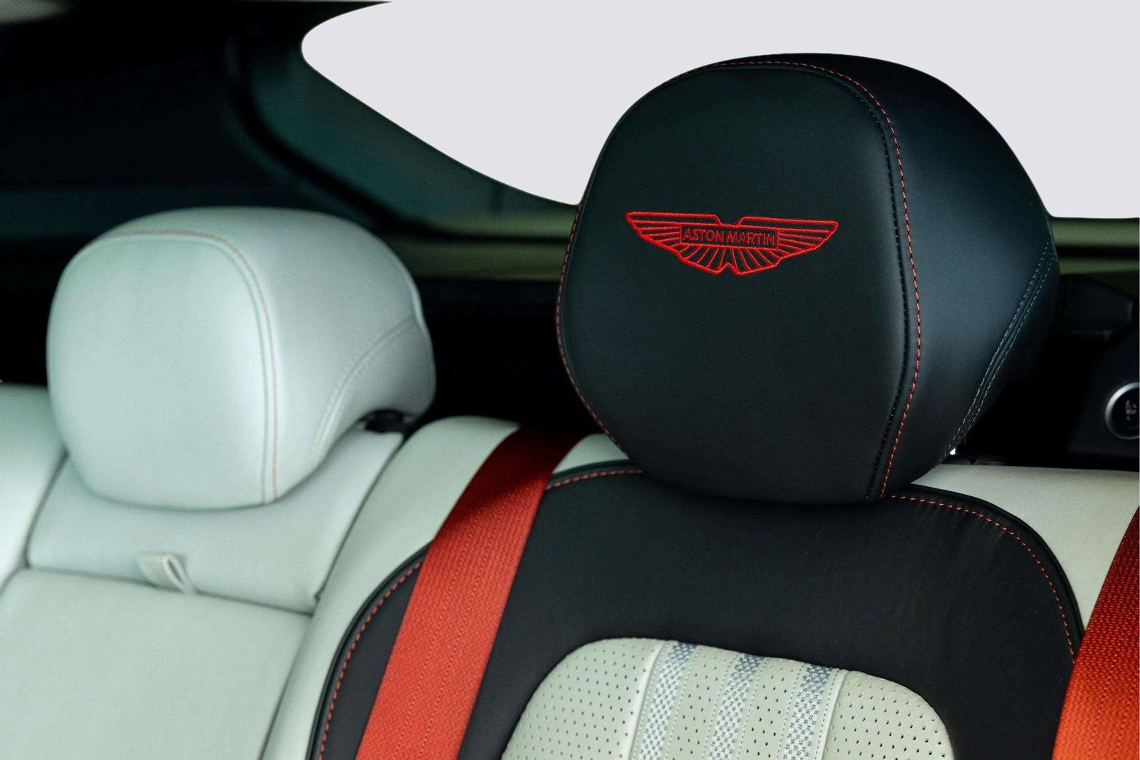 Used 2025 Aston Martin DBX 707 image 41