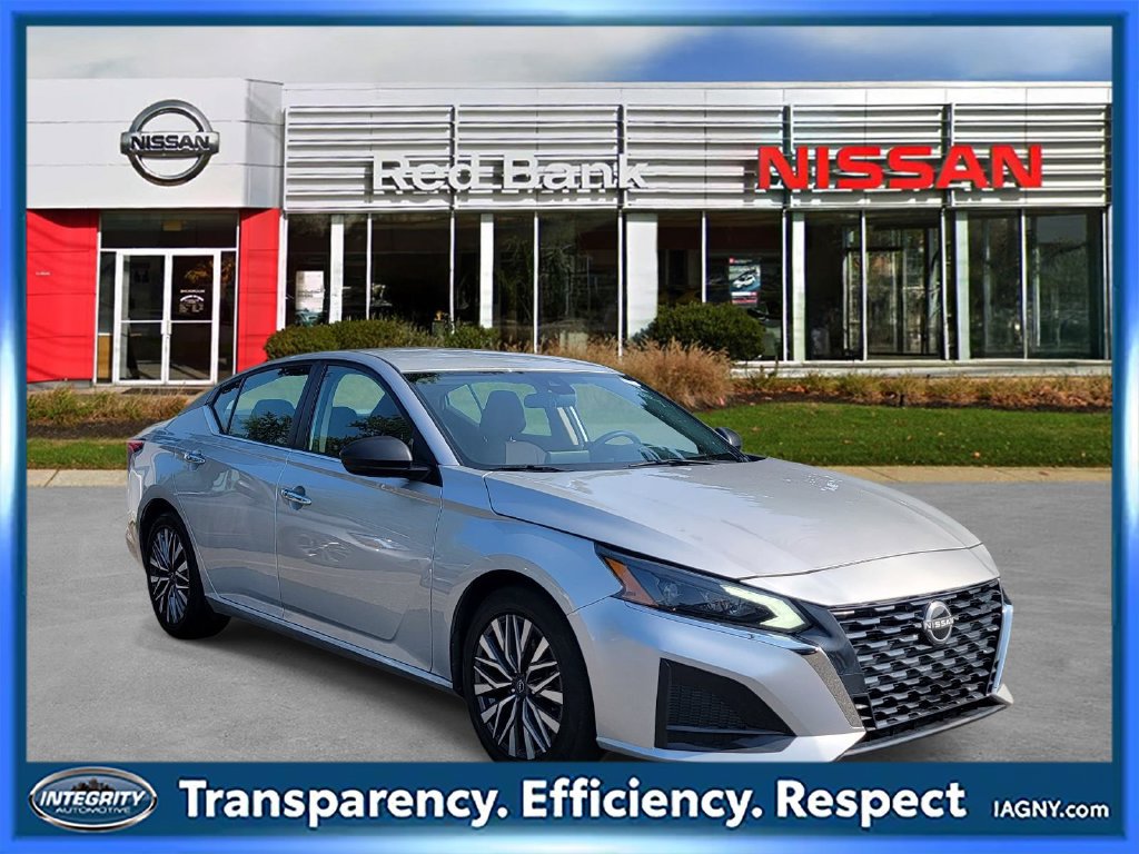 Used 2024 Nissan Altima 2.5 SV FWD image 1