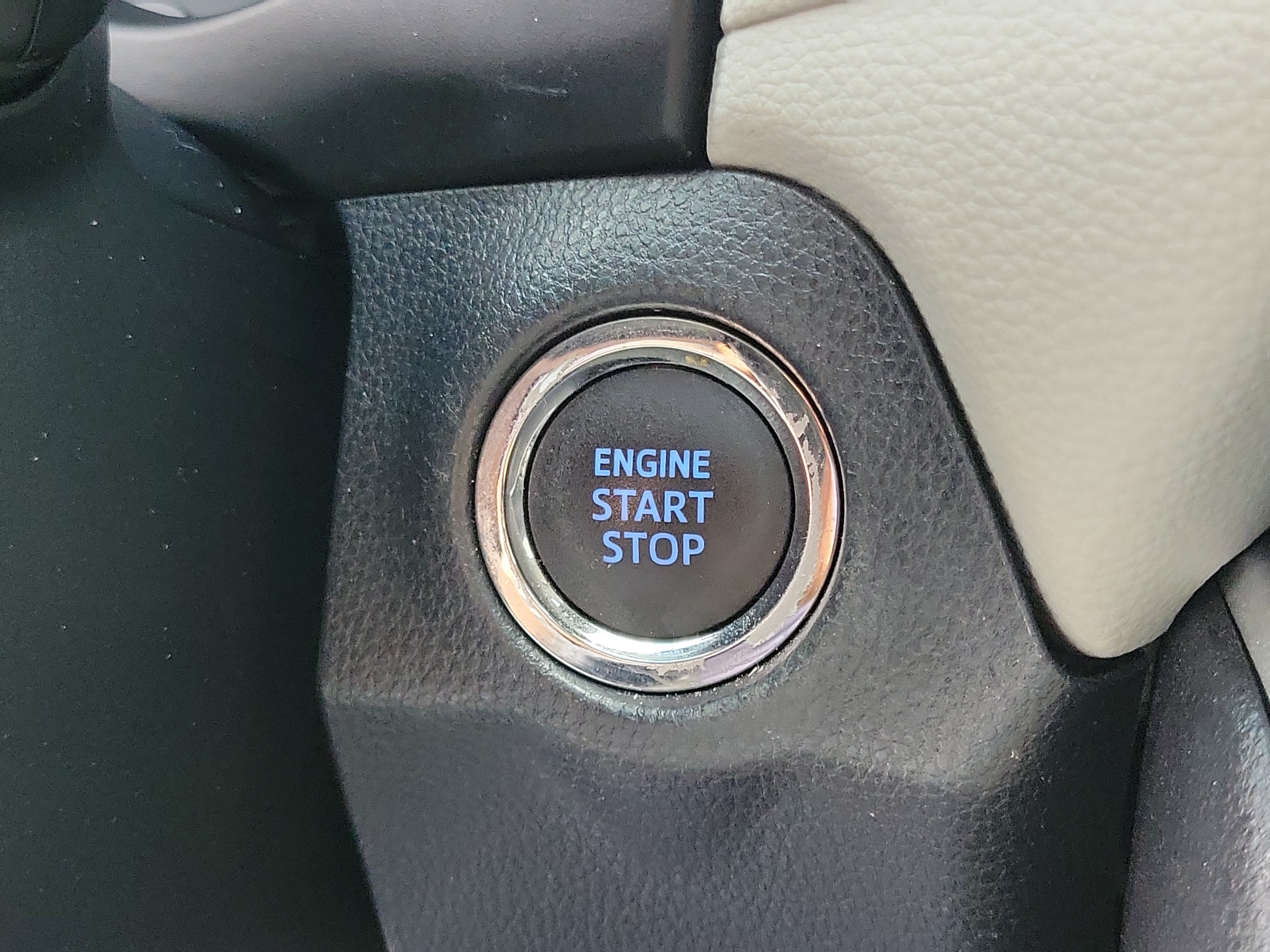 Used 2021 Toyota RAV4 Limited AWD/4WD image 28