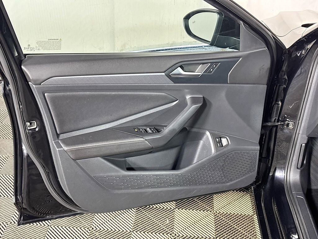 Used 2024 Volkswagen Jetta SE FWD image 10