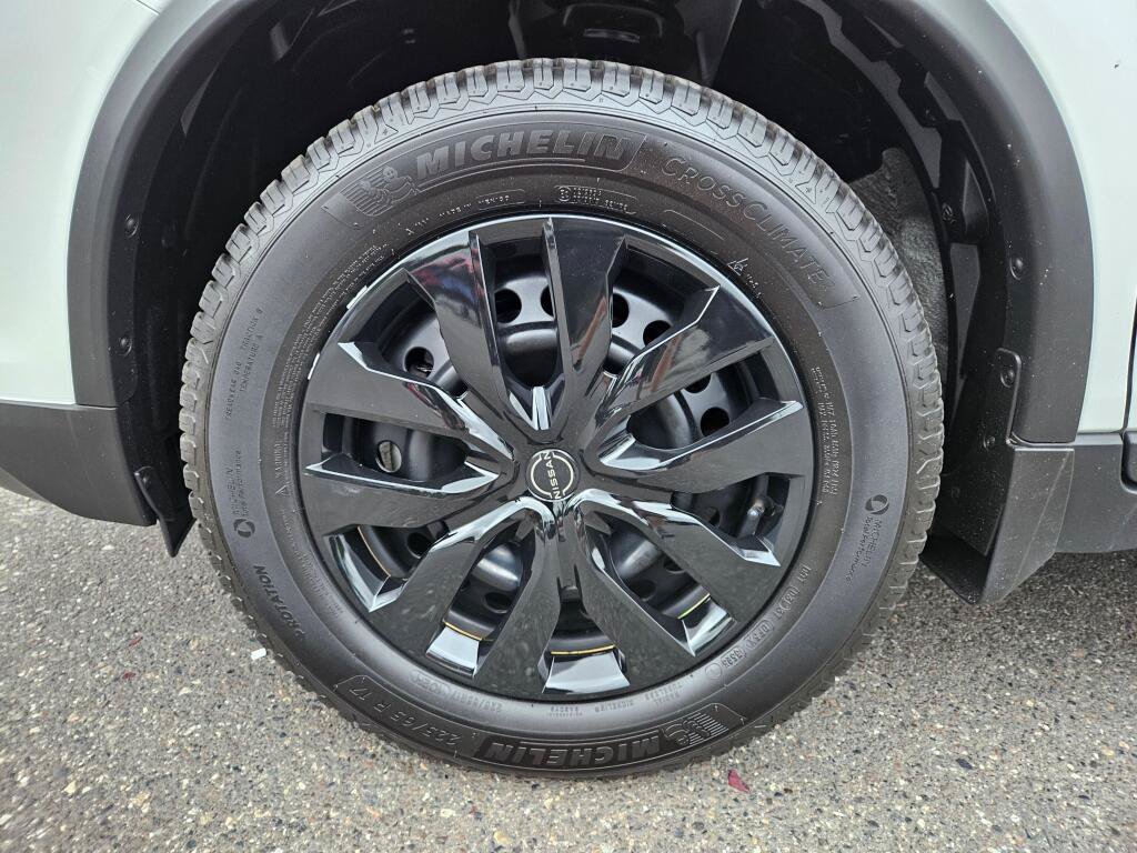 Used 2018 Nissan Rogue S AWD/4WD image 8