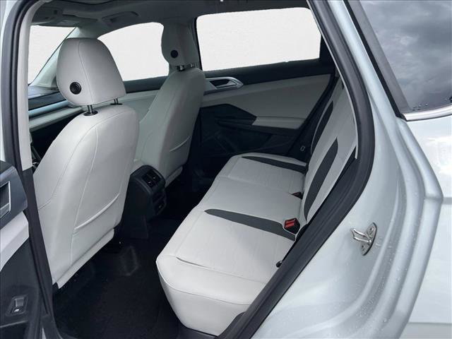 New 2025 Volkswagen Taos SE image 16