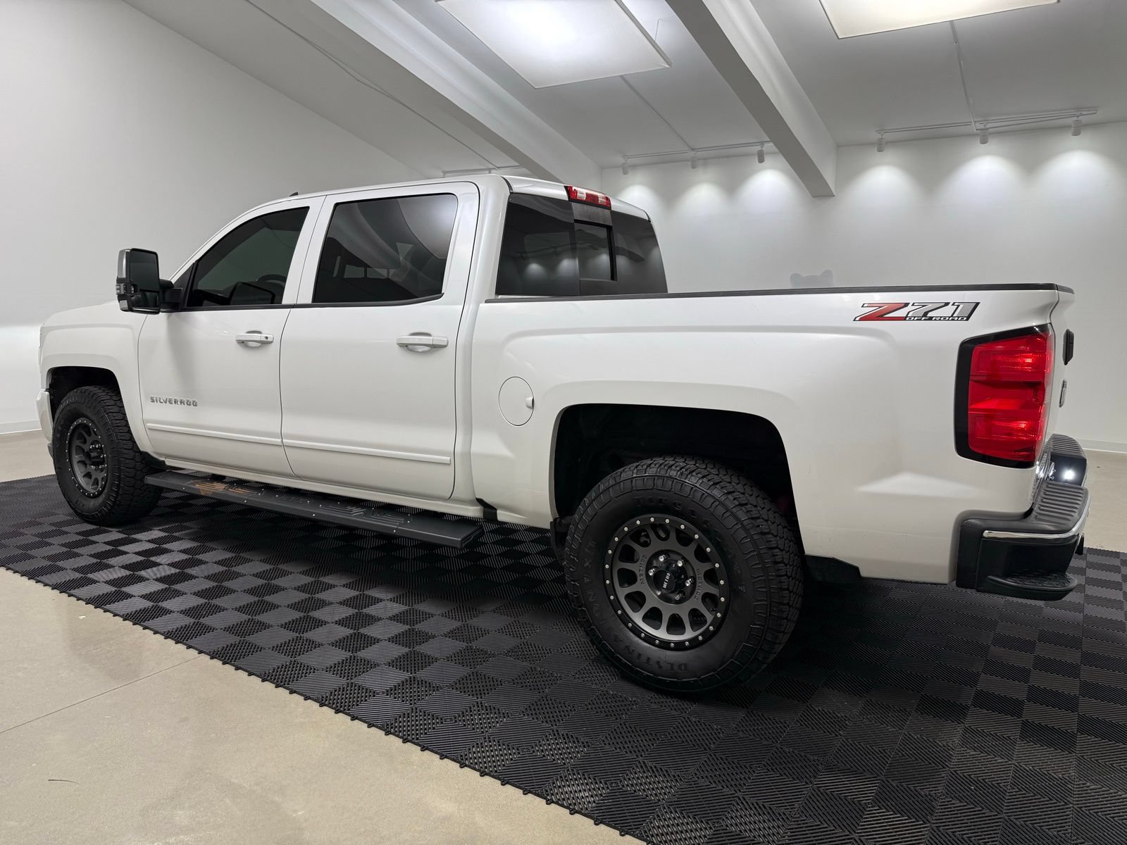 Used 2018 Chevrolet Silverado 1500 LT w/ All Star Edition AWD/4WD image 5