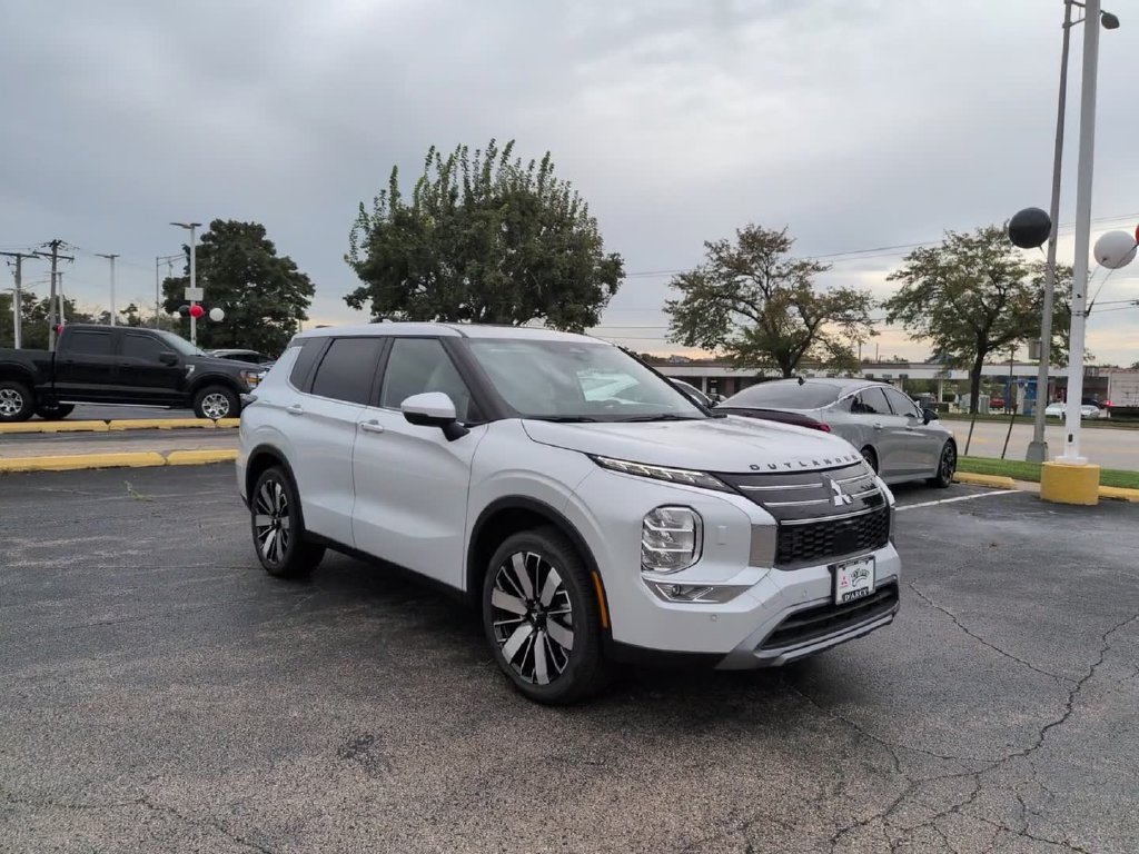 New 2026 Mitsubishi Outlander SE AWD/4WD image 2