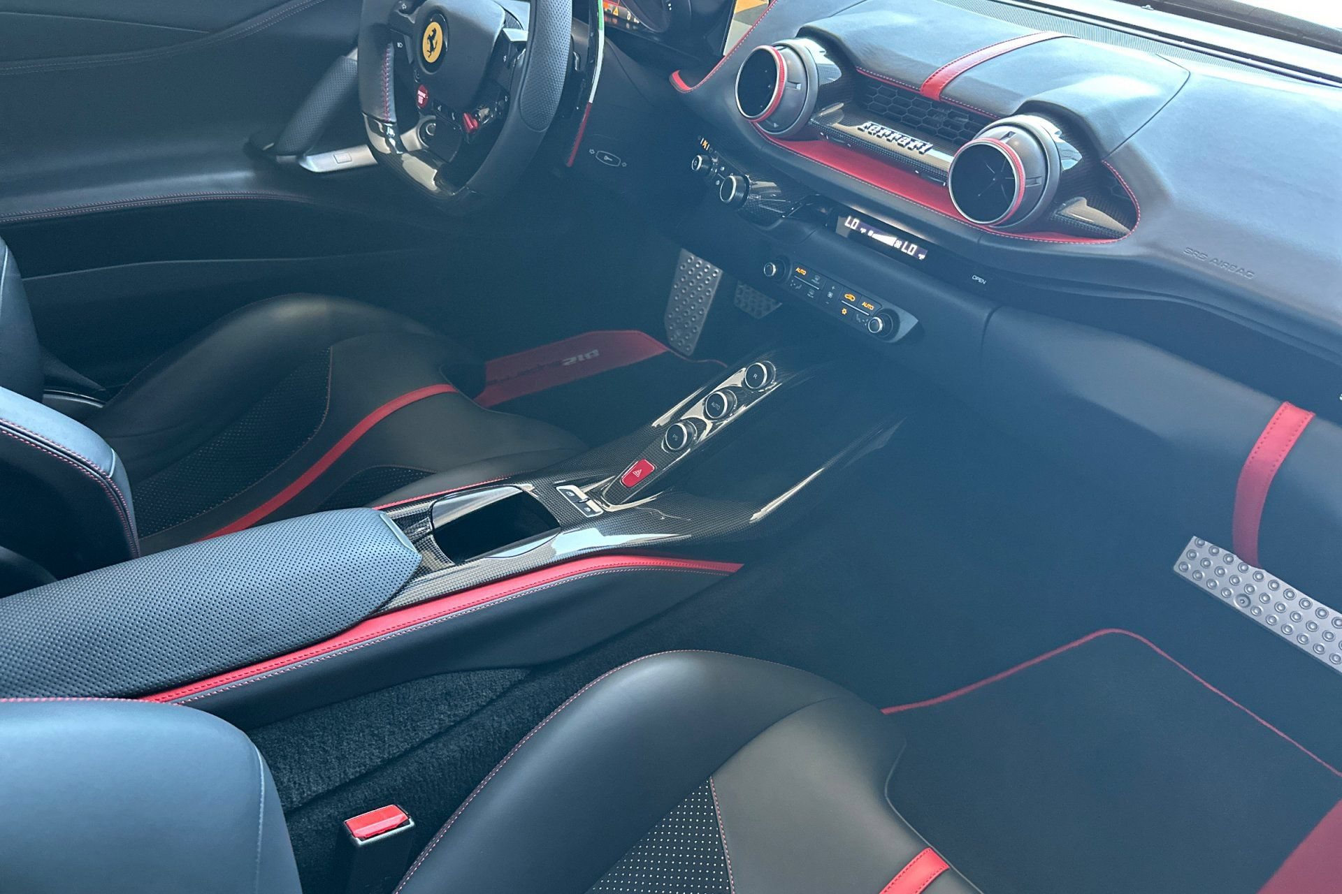 Used 2018 Ferrari 812 Superfast RWD image 16