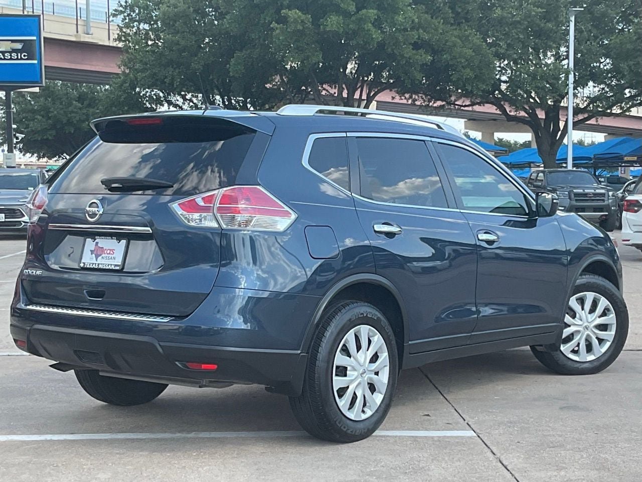Used 2016 Nissan Rogue S w/ Appearance Package FWD image 4
