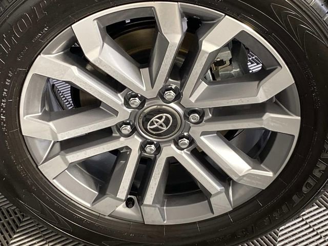 Used 2025 Toyota 4Runner Limited AWD/4WD image 29