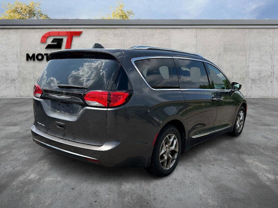 Used 2017 Chrysler Pacifica Limited image 5