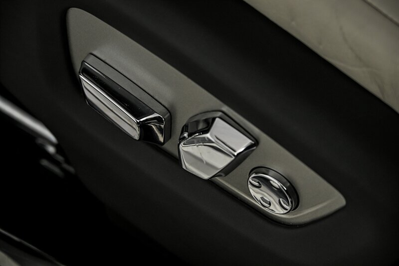 Used 2017 Rolls-Royce Wraith RWD image 23