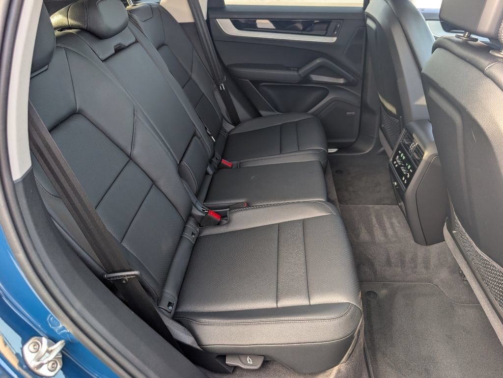 Certified 2025 Porsche Cayenne AWD/4WD image 7