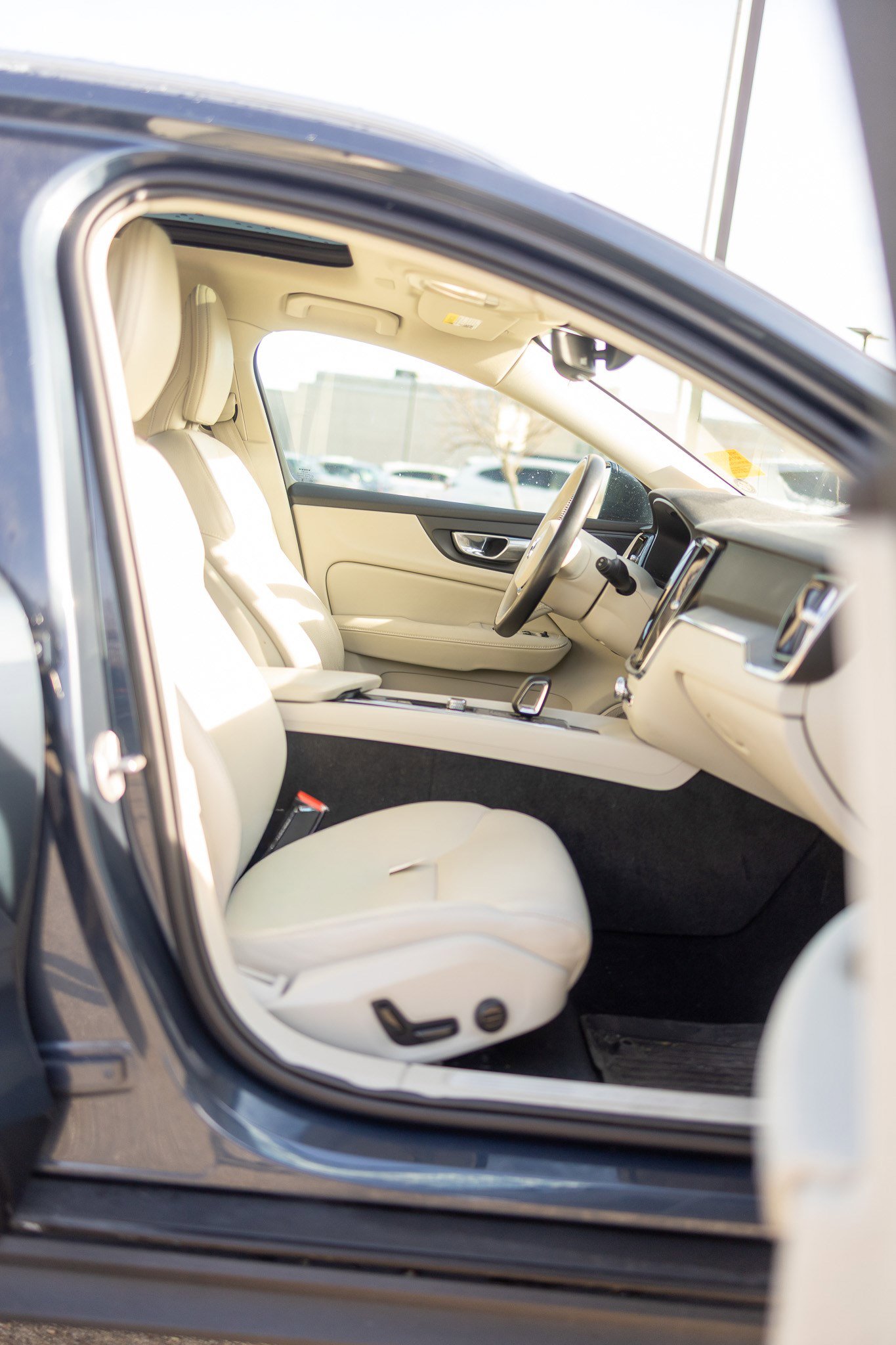 Used 2024 Volvo V60 B5 Cross Country Plus w/ Protection Package Premier image 33