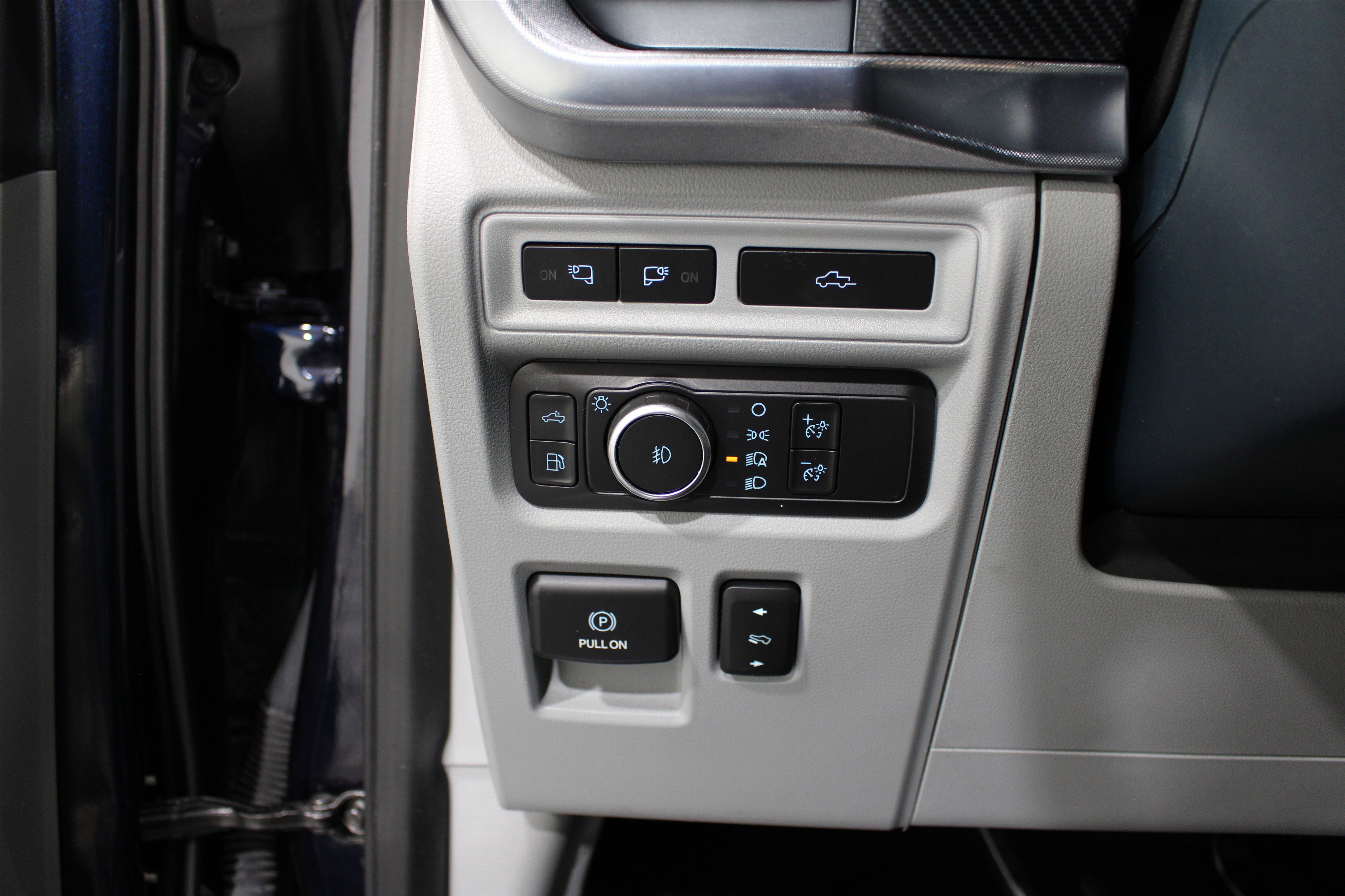Used 2022 Ford F150 Limited AWD/4WD image 9