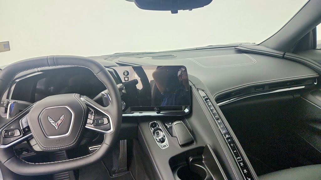 Used 2025 Chevrolet Corvette Stingray Preferred Cpe w/ Stealth Interior Trim Package image 22