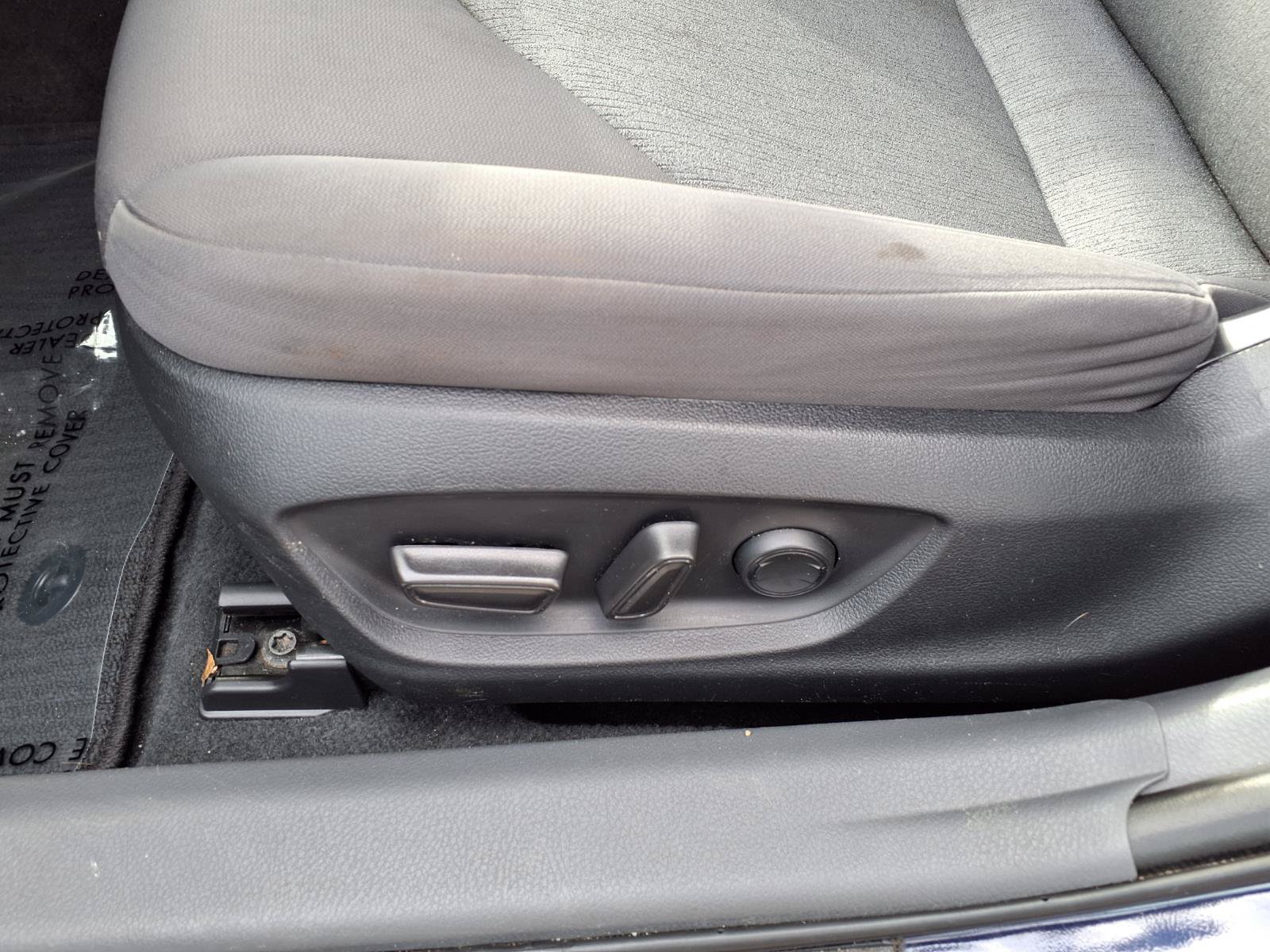 Used 2022 Toyota Camry LE FWD image 17