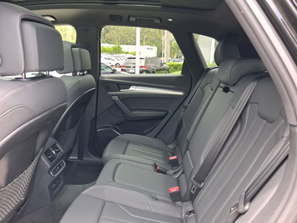 Used 2024 Audi Q5 2.0T Premium w/ Summer of Audi Package AWD/4WD image 8