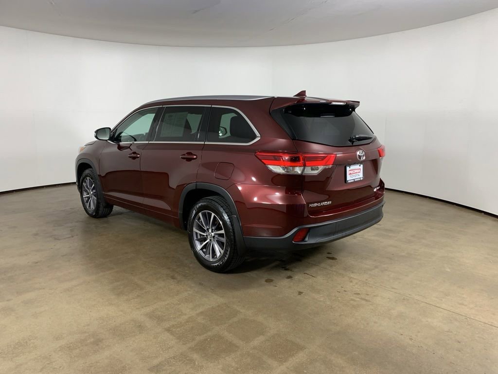 Used 2018 Toyota Highlander XLE AWD/4WD image 16