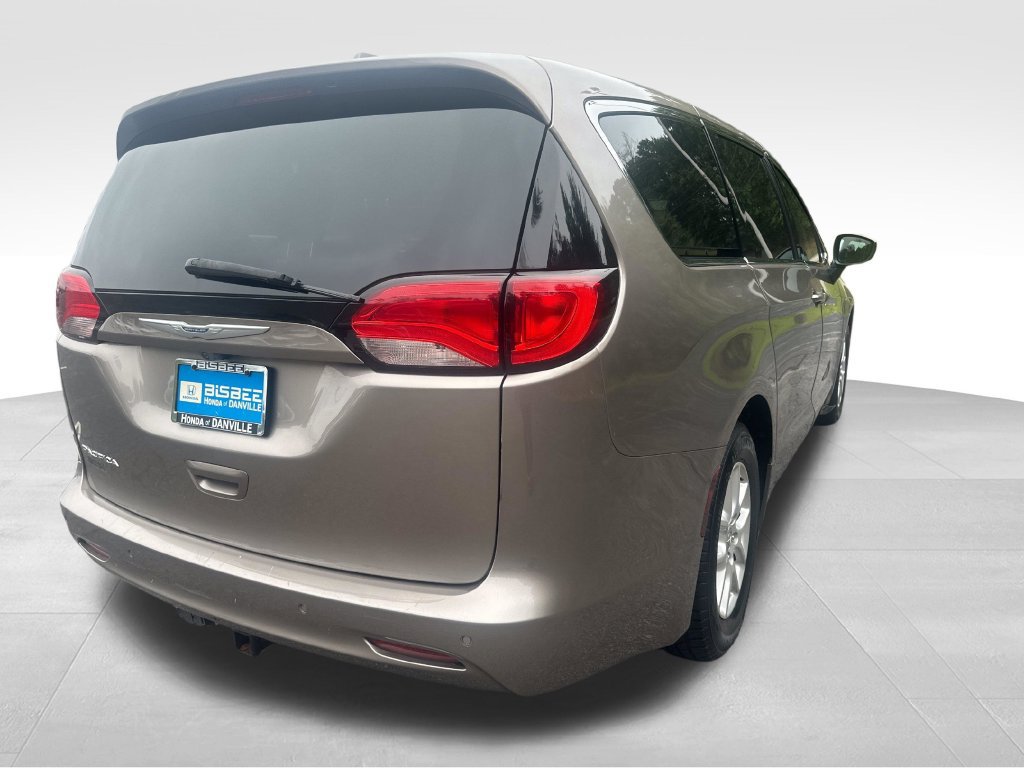 Used 2017 Chrysler Pacifica LX FWD image 7
