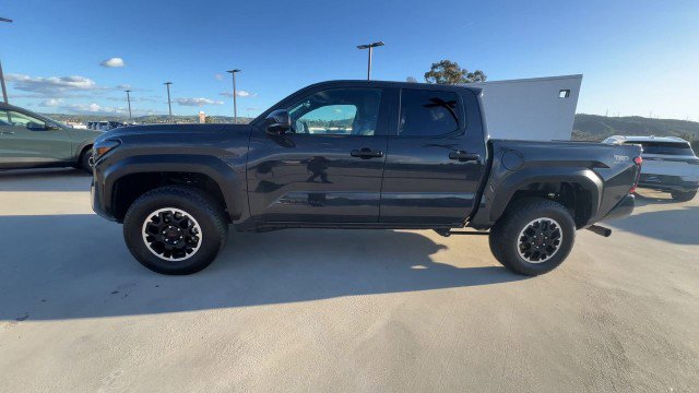 Used 2025 Toyota Tacoma TRD Off-Road image 5