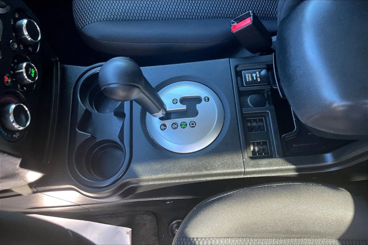 Used 2011 Mitsubishi Endeavor LS AWD/4WD image 17
