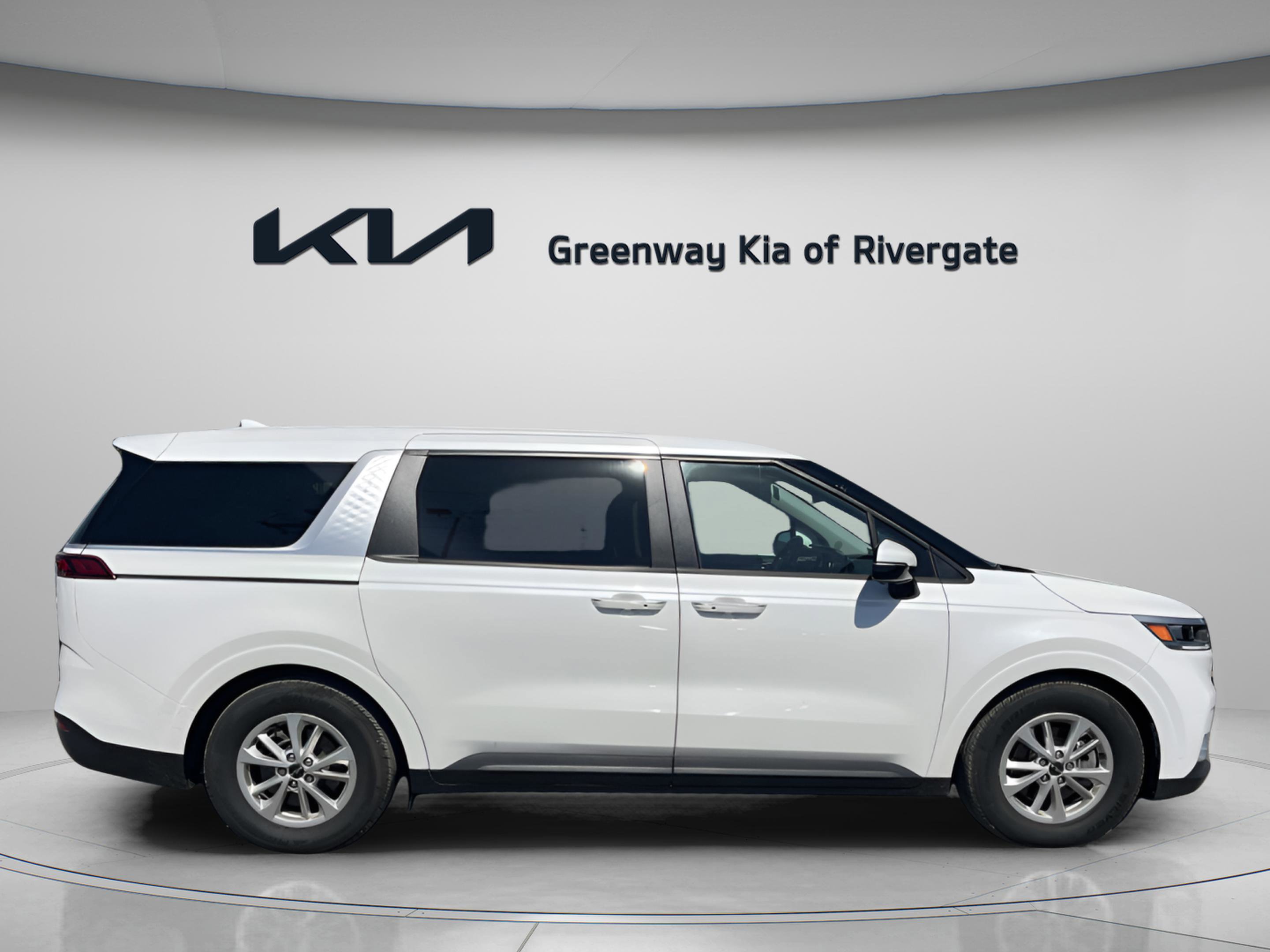 Used 2023 Kia Carnival LX FWD image 8