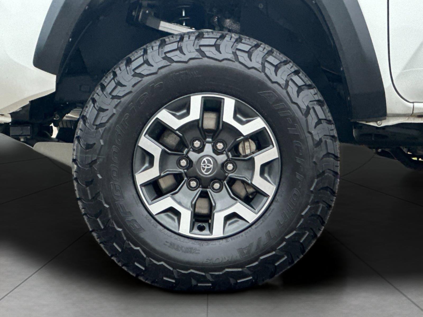 Used 2020 Toyota Tacoma TRD Off-Road image 24