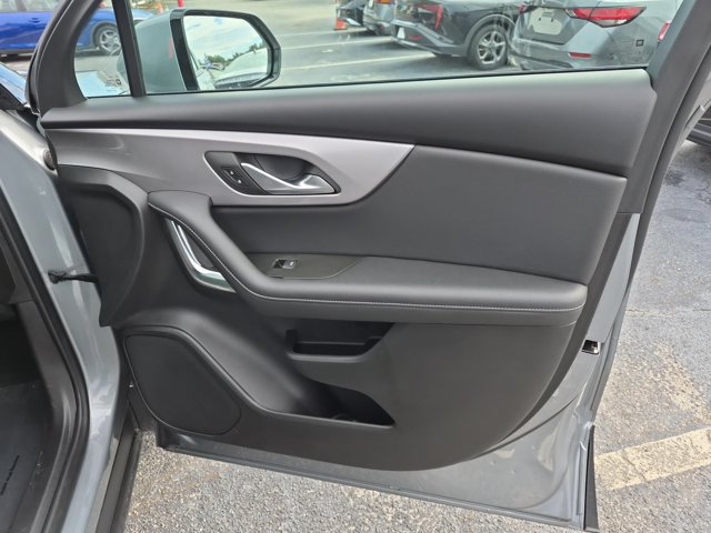 Used 2025 Chevrolet Blazer LT AWD/4WD image 32