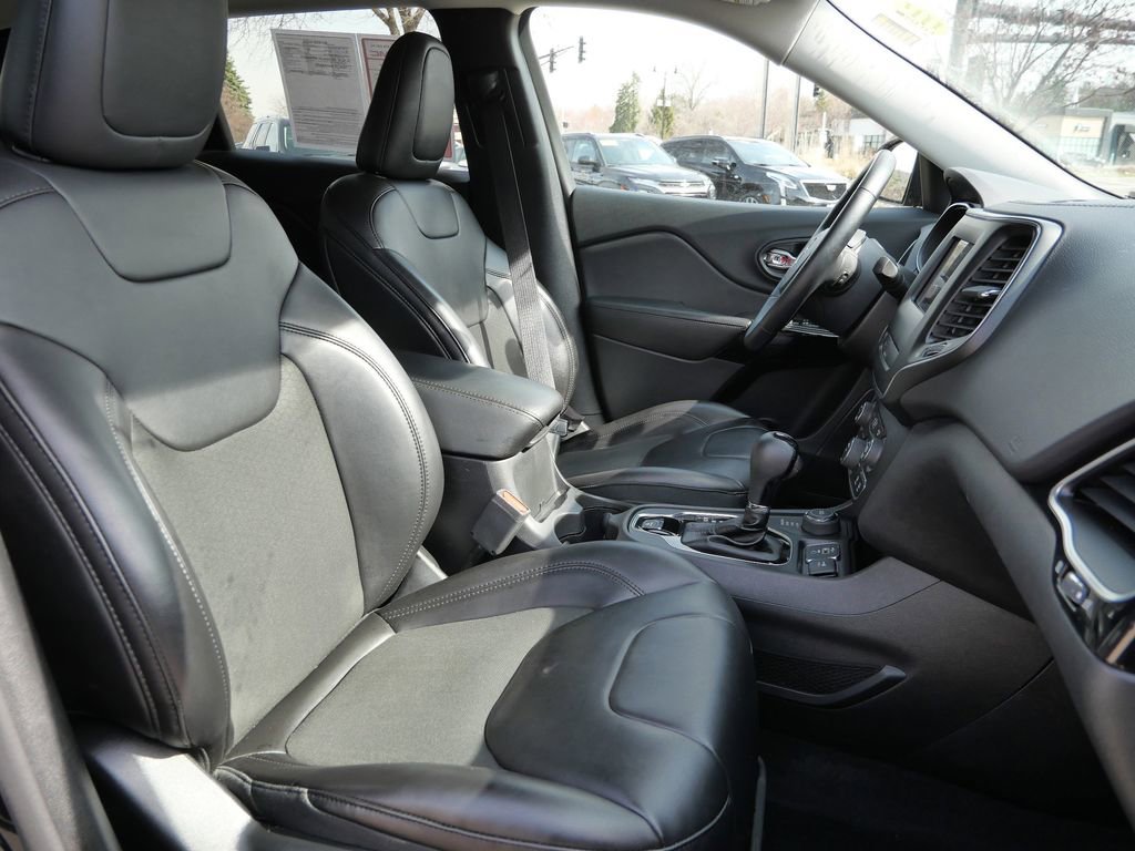 Used 2019 Jeep Cherokee Latitude Plus image 18