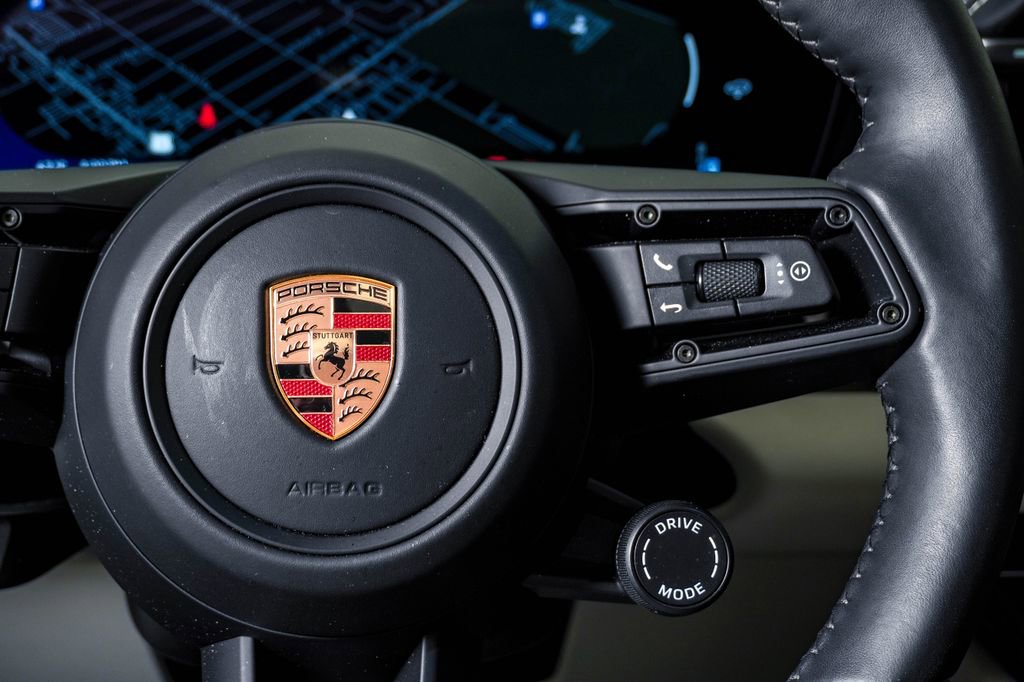 Certified 2025 Porsche Macan 4S Electric AWD/4WD image 19