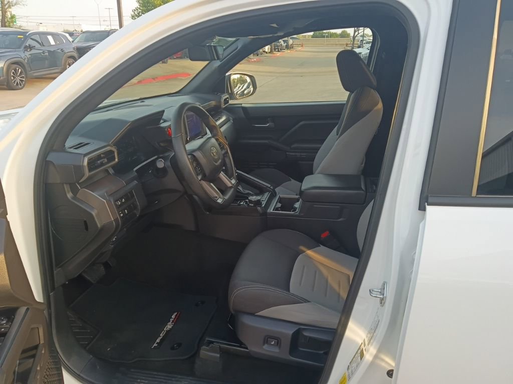 Used 2025 Toyota Tacoma TRD Off-Road AWD/4WD image 3