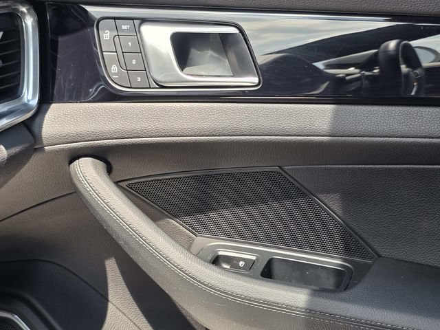 Used 2022 Porsche Panamera RWD image 23