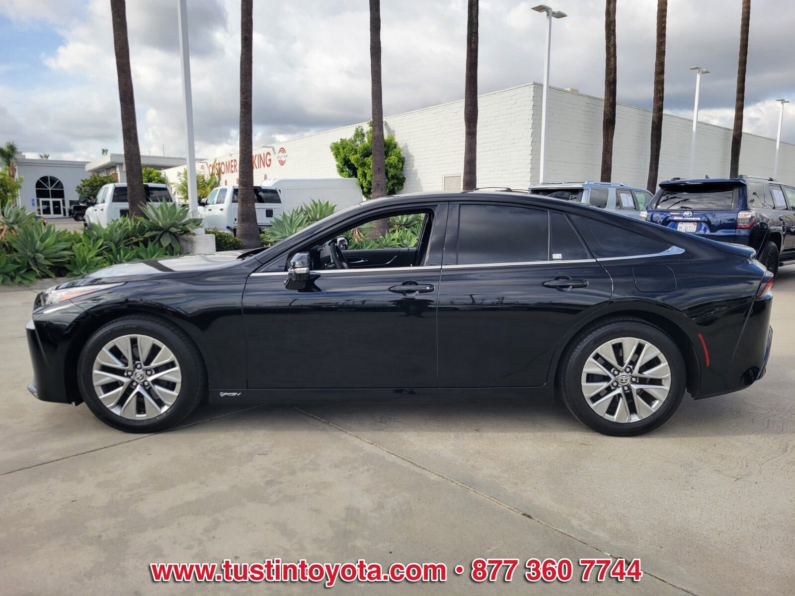 Used 2025 Toyota Mirai XLE RWD image 7