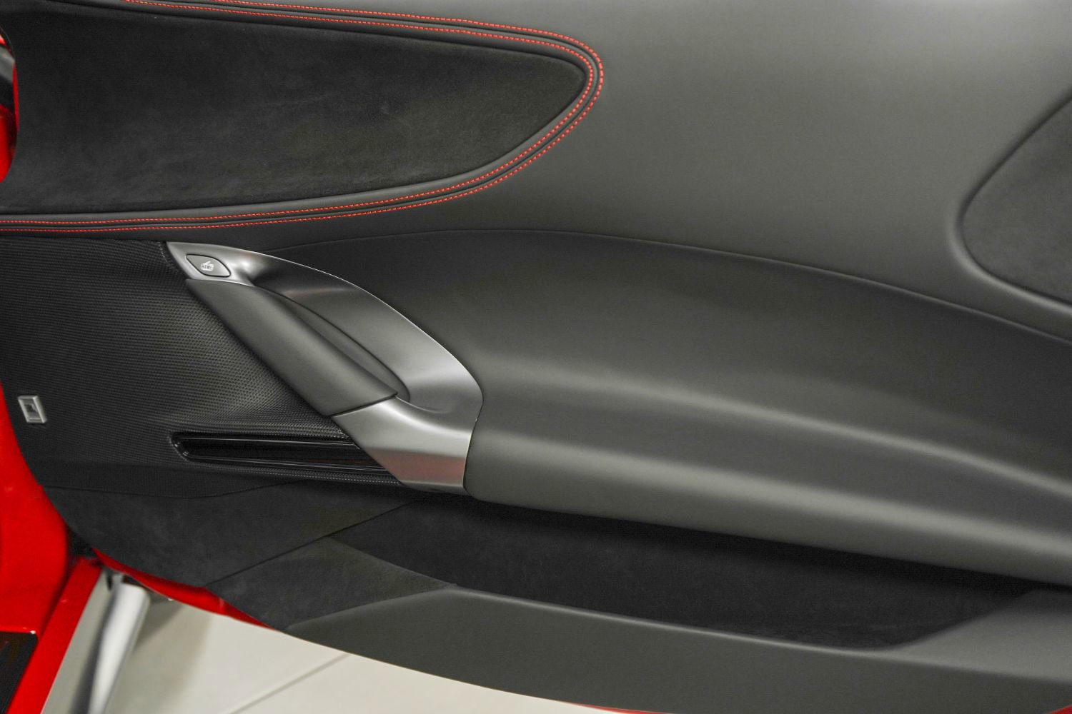 Used 2022 Ferrari SF90 Spider image 36