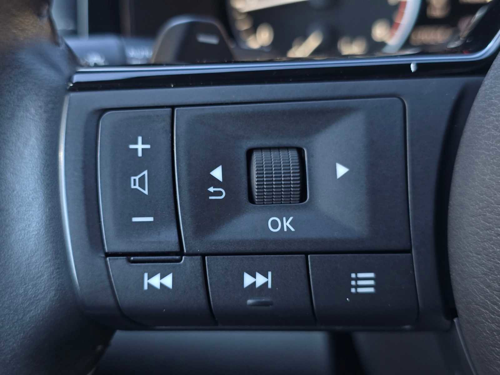 Used 2024 Nissan Pathfinder SL w/ Black Appearance Package image 33