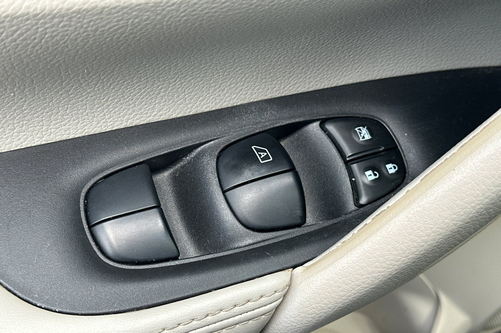 Used 2019 Nissan Rogue Sport SL w/ Premium Package FWD image 13