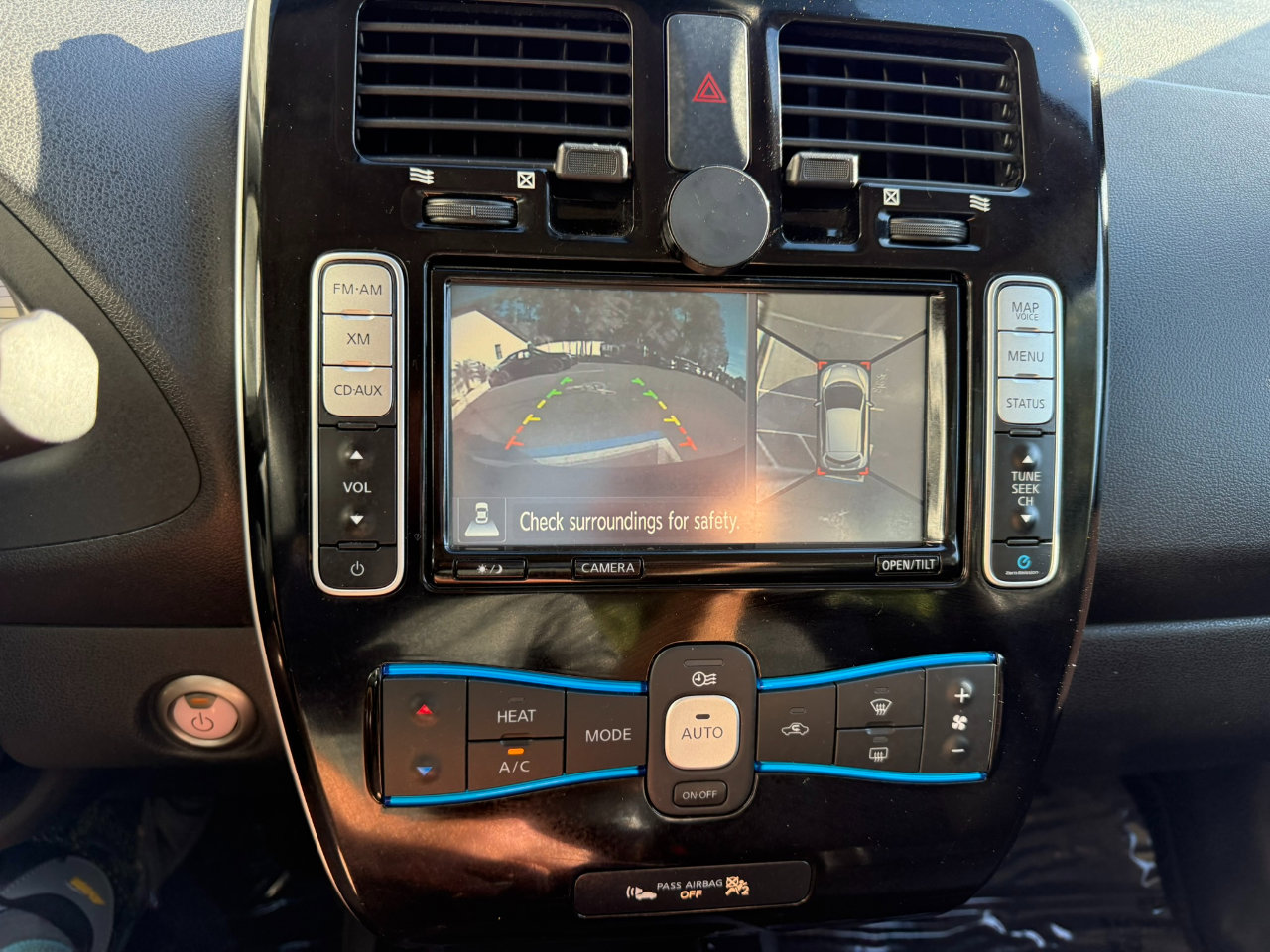 Used 2013 Nissan Leaf SL w/ Premium Pkg image 33