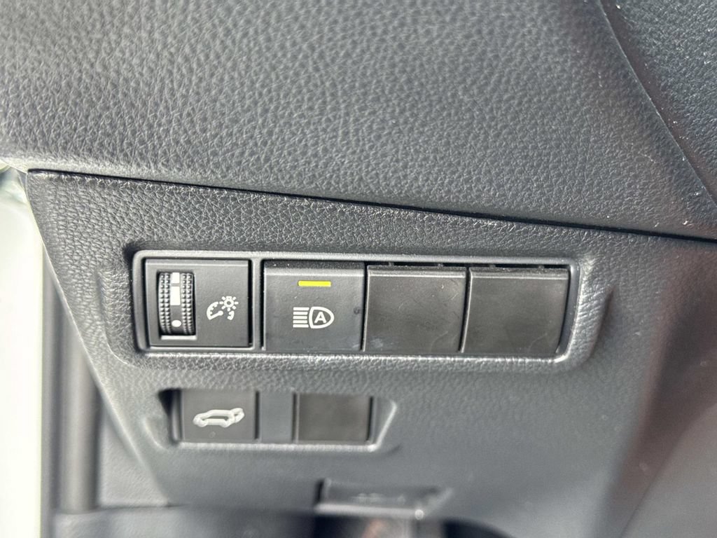 Used 2024 Toyota Corolla Cross XLE w/ Convenience Package FWD image 16