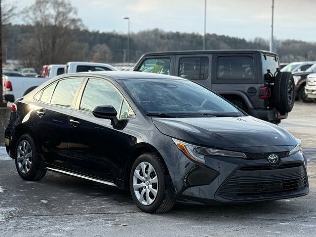 Used 2023 Toyota Corolla LE image 34