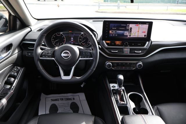 Used 2024 Nissan Altima 2.5 SR w/ SR Premium Package image 11