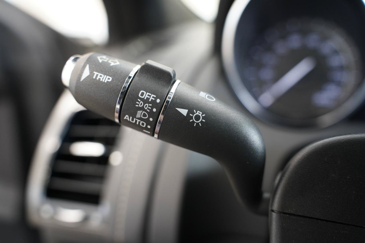 Used 2015 Jaguar F-TYPE R RWD image 13