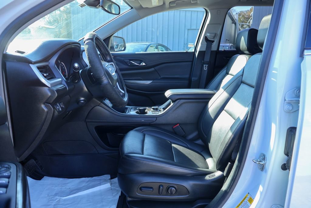 Used 2023 GMC Acadia SLT w/ Preferred Package image 7